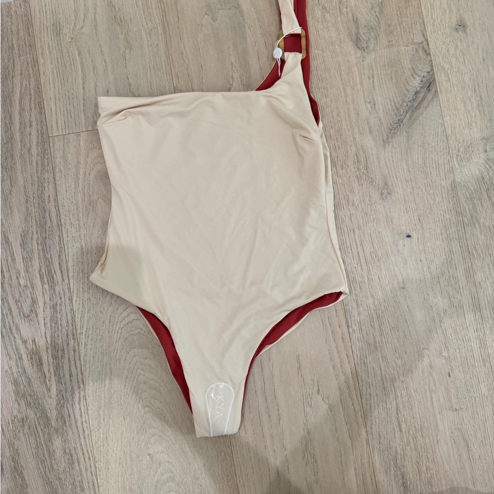 Kya one piece one shoulder